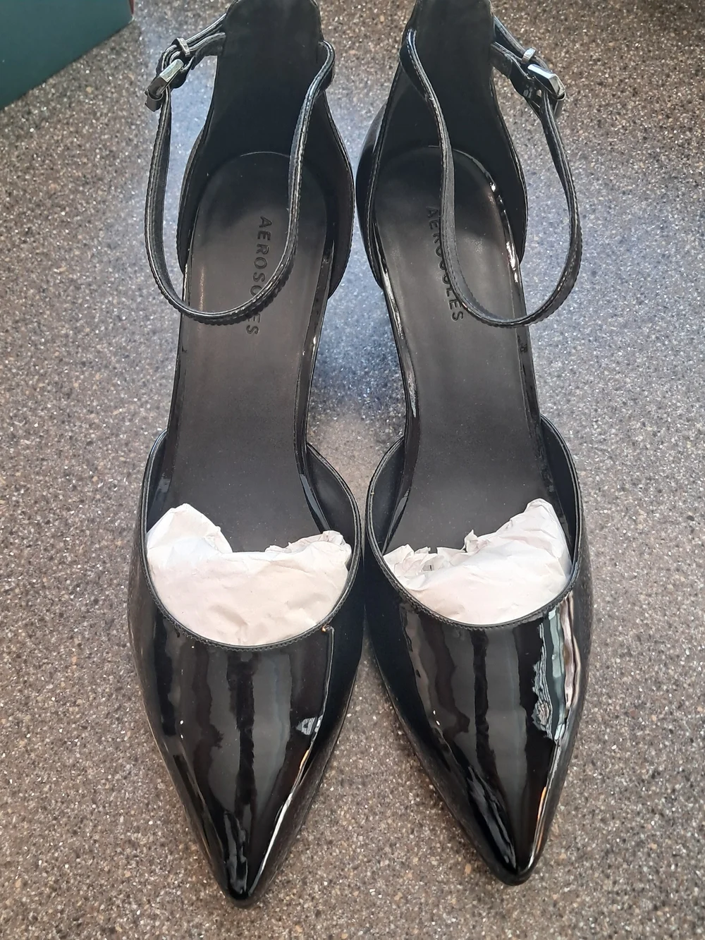 AEROSOLES sleek black